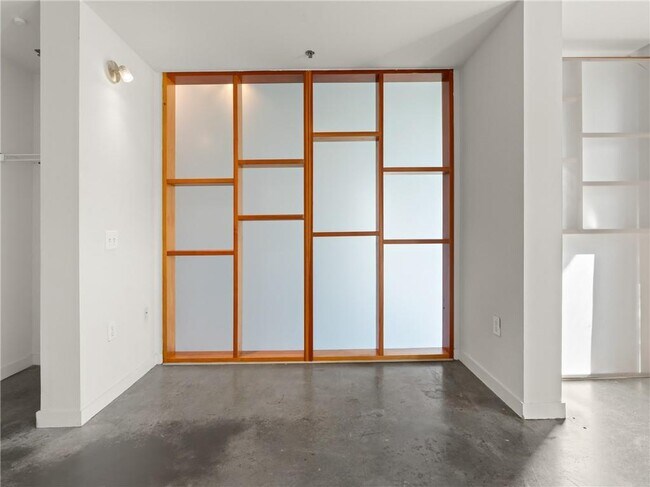 Building Photo - 620 Glen Iris Dr NE