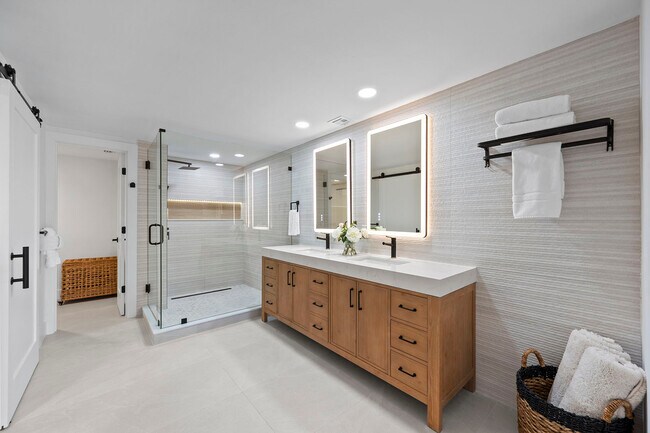 Building Photo - 6360 Pelican Bay Blvd