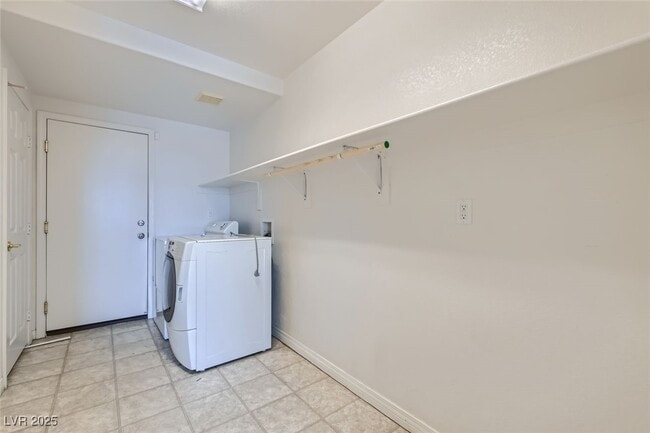 Building Photo - 6464 N Gentle Falls Ln