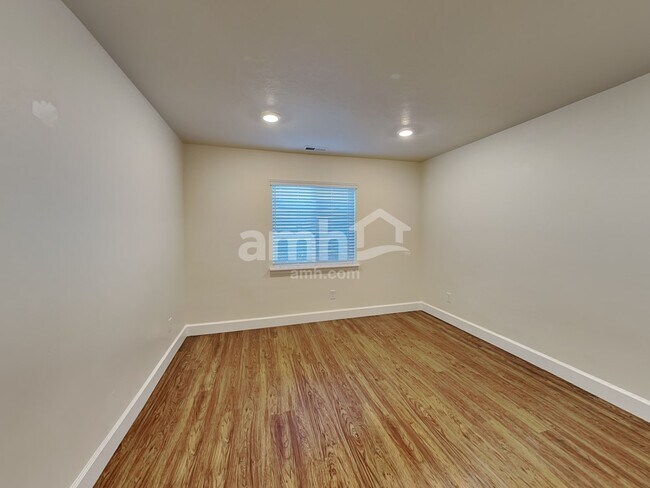 Building Photo - 2997 E S Village Dr