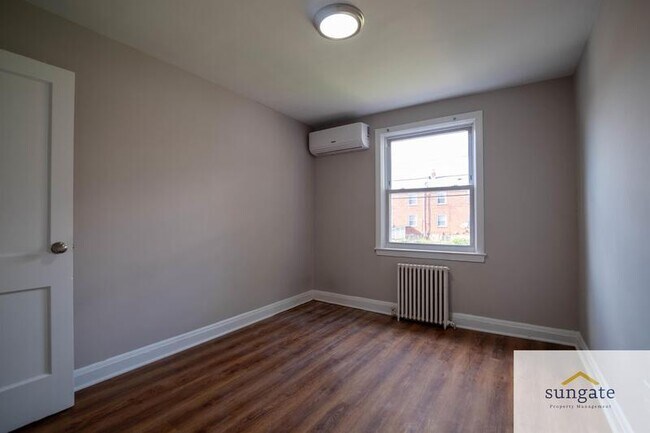 Building Photo - 1410 Dartmouth Ave
