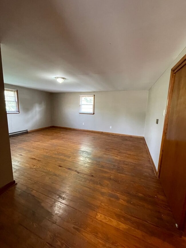 Building Photo - Two Bedroom in Delphi - Available in October