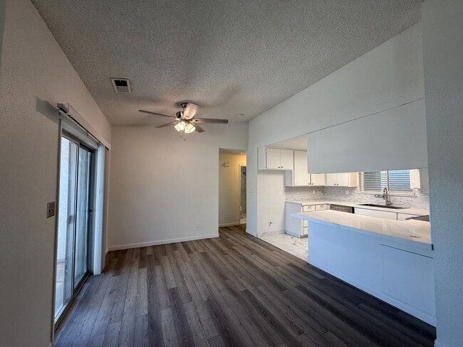 Building Photo - Two-bedroom single story in NW Modesto!