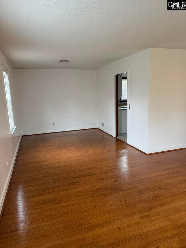 Building Photo - 511 Shady Ln