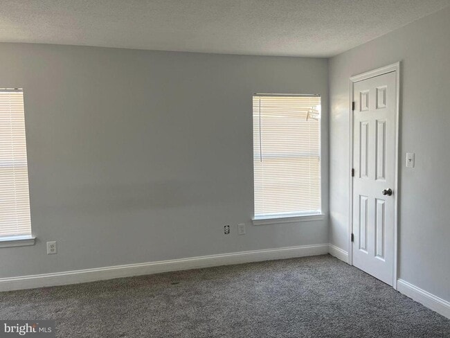 Building Photo - 1005 Summerglenn Ct