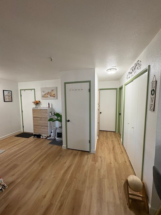 Building Photo - Gated Community with easy west bound 80 ac...