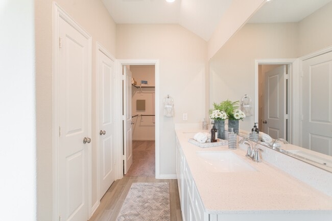 Building Photo - 442 Lake Day Dr