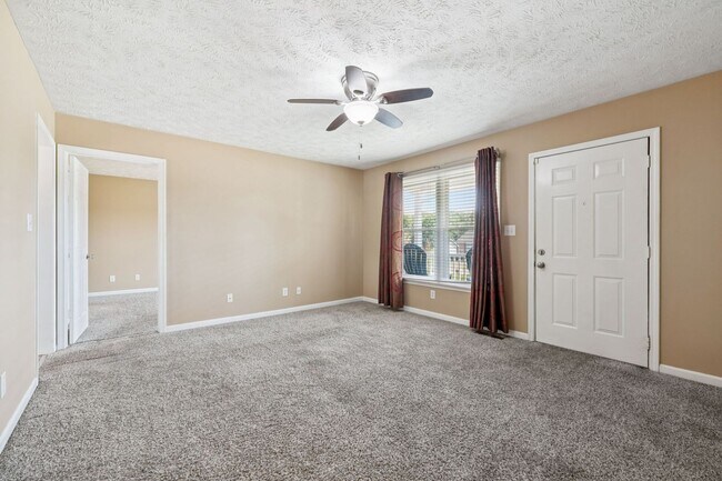 Building Photo - 1073 Bobcat Dr