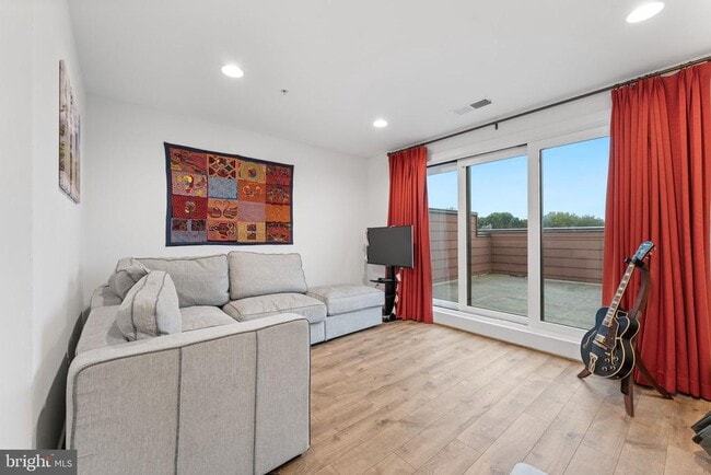 Building Photo - 3533 Bellflower Ln