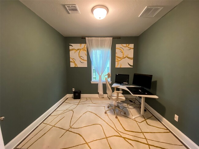 Building Photo - 10011 Serenity Grv Dr