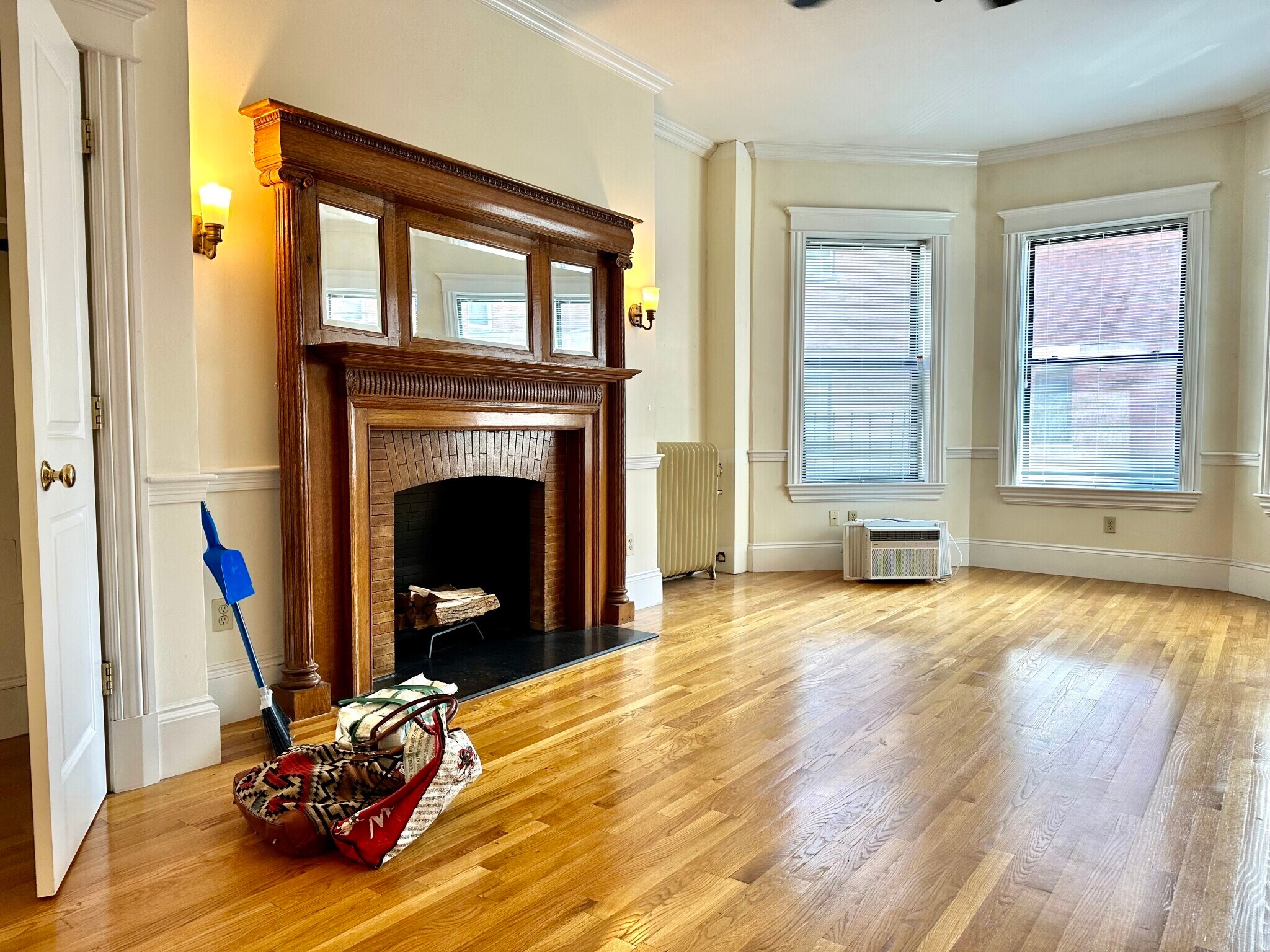 Building Photo - 871 Beacon St