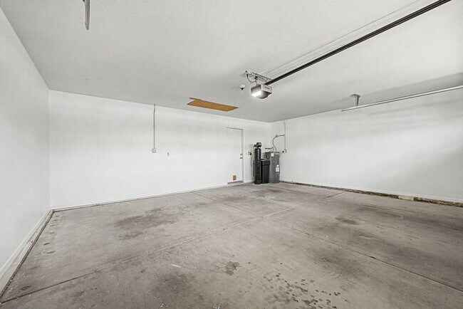 Building Photo - 5719 E St John Rd