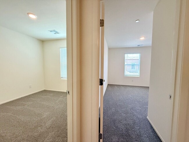 Building Photo - BRAND NEW 3 BED 2.5 BATH 2 CAR GARAGE TOWN...