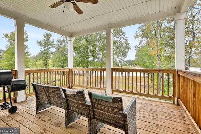 Building Photo - 405 Lakeview Way