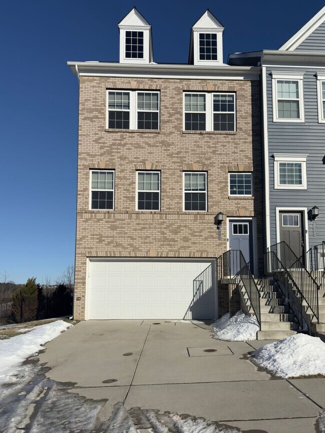 Building Photo - Charming 3 Bedroom/2 Bathroom/2 Half Bath Townhome in Windsor Mill, MD!