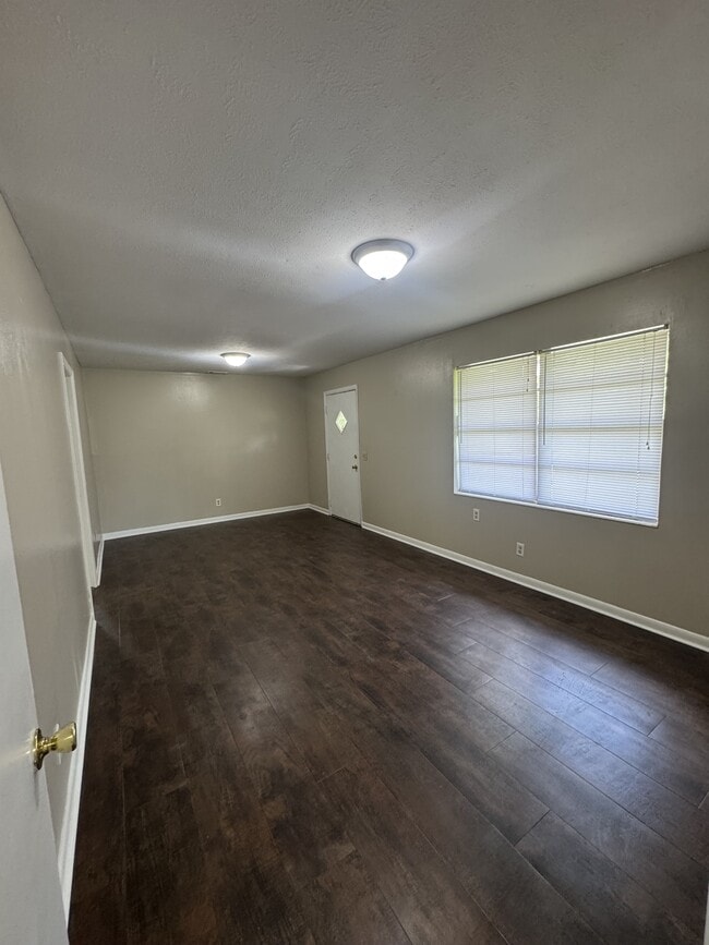 Building Photo - 908 Jungle Rd