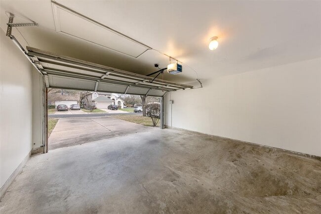 Building Photo - 7417 Peabody Dr