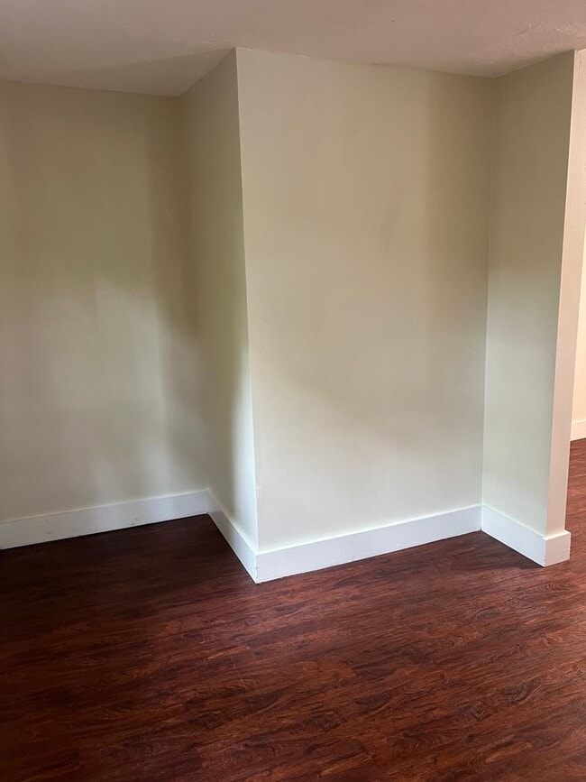 Building Photo - 5 Elm St