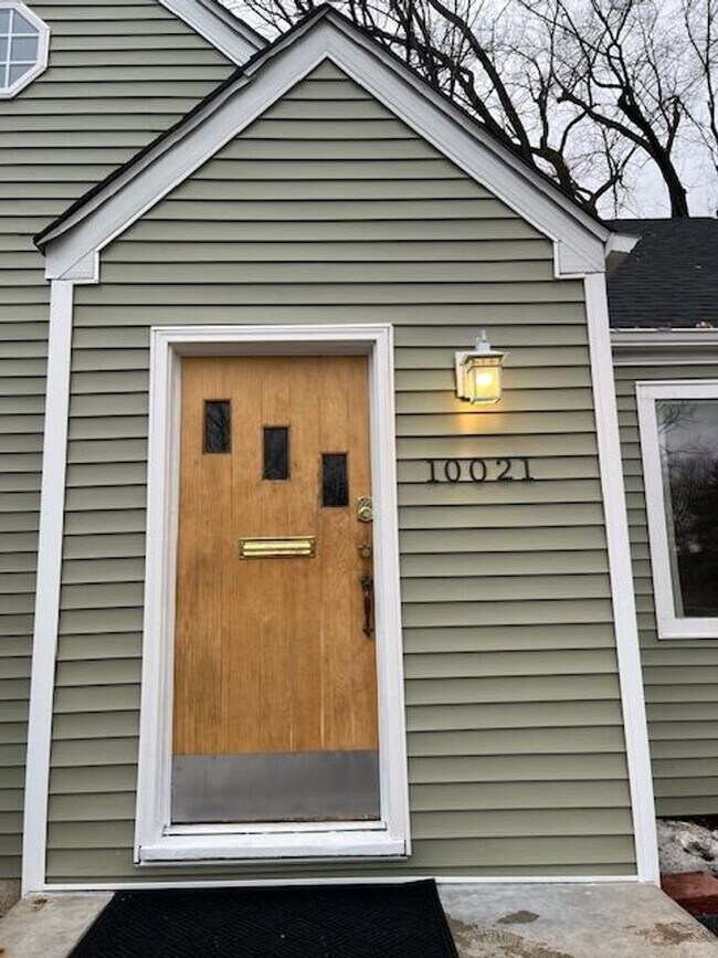 Building Photo - Charming 2-bedroom home, fully renovated and sharing 8 acres