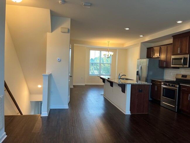 Building Photo - 425 Rhamkatte Rd