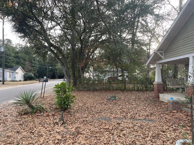 Building Photo - 2 Bed, 1 Bath House