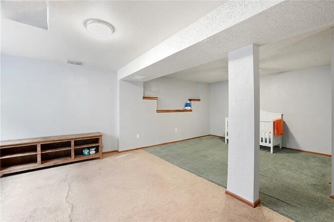 Building Photo - 4 Bedroom House for RENT