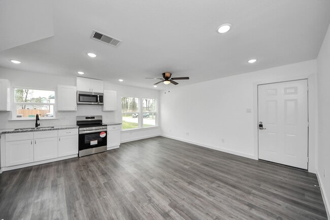 Building Photo - 8213 Richland Dr