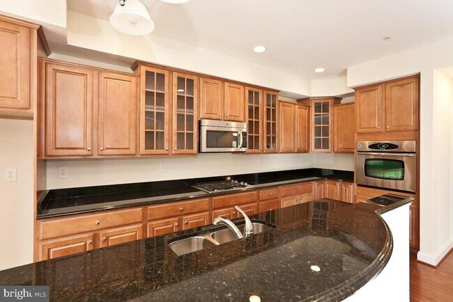 Building Photo - 12 Chestnut Woods Dr