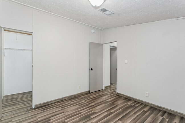 Building Photo - 223 Ajax Dr NW