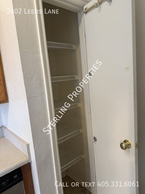 Building Photo - 2402 Leeds Ln