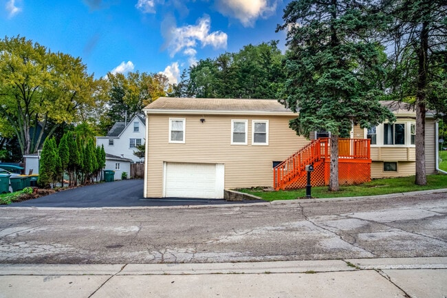 Building Photo - 176 Grand Ave