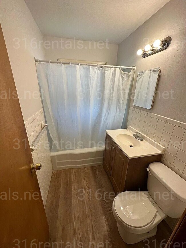 Building Photo - $1,125 - 4 bedroom / 1 bathroom - Single F...