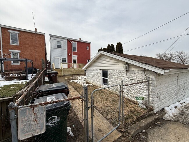 Building Photo - 132 Evergreen Ave