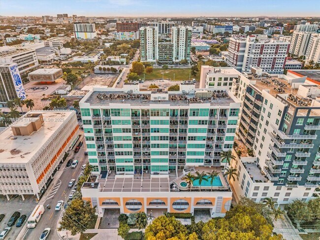 Building Photo - 2200 NE 4th Ave