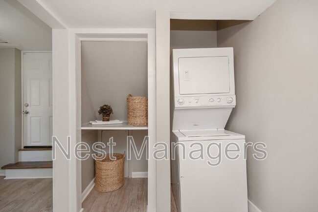 Building Photo - 1401 Briarcliff Dr