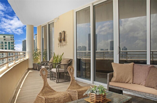 Building Photo - 848 Brickell Key Dr