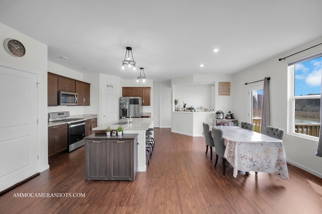 Building Photo - 1398 Kessler Dr