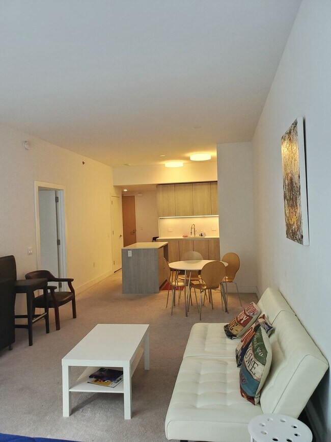 Building Photo - High end one bedroom plus at the luxurious...