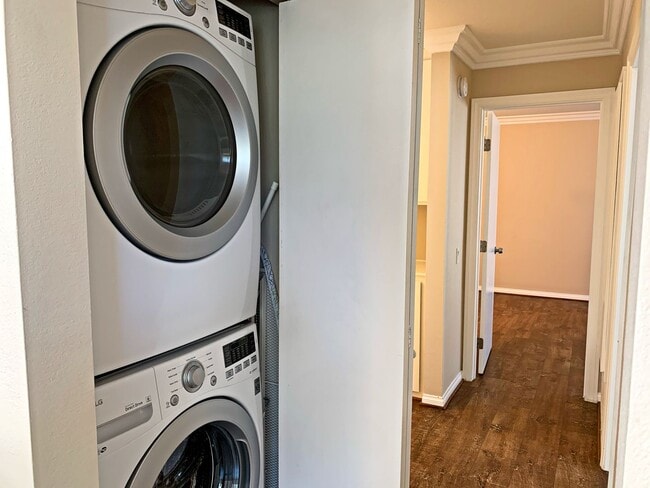 Building Photo - For Lease – Beautiful 2 Bed, 2 Bath Condo in Northwood Horizon | $3,195/month