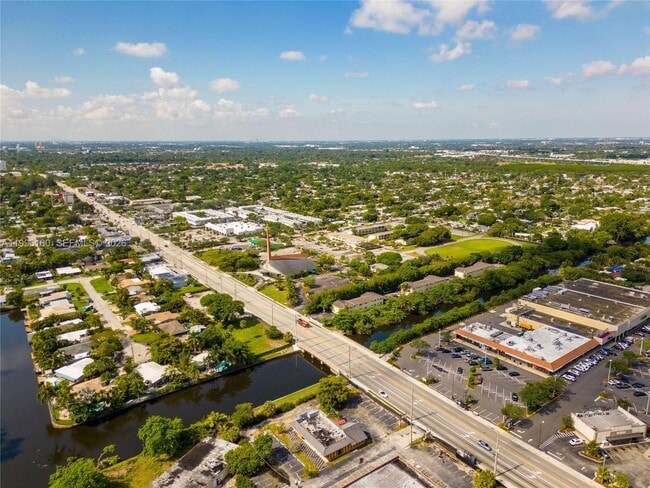 Building Photo - 433 NW 40th Ct