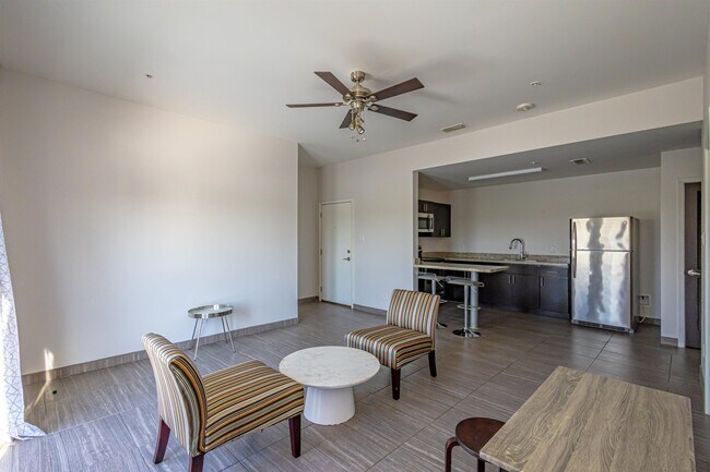 Building Photo - 502 Shiloh Dr