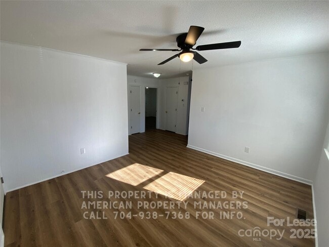 Building Photo - 3818 Vanderburg Dr