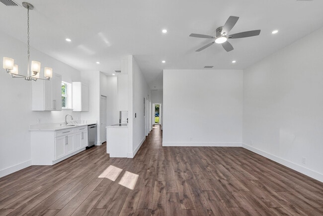 Building Photo - 1579 W 16th St