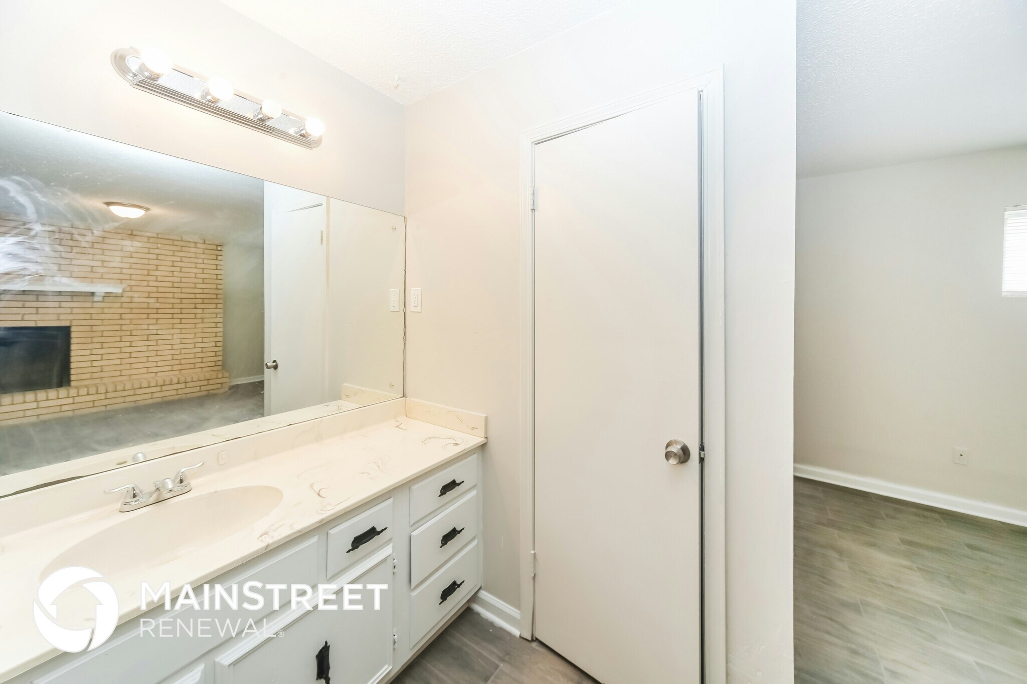 Building Photo - 3045 Beauchamp Dr