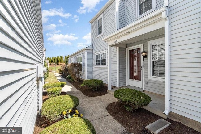 Building Photo - 407 Cambridge Ct