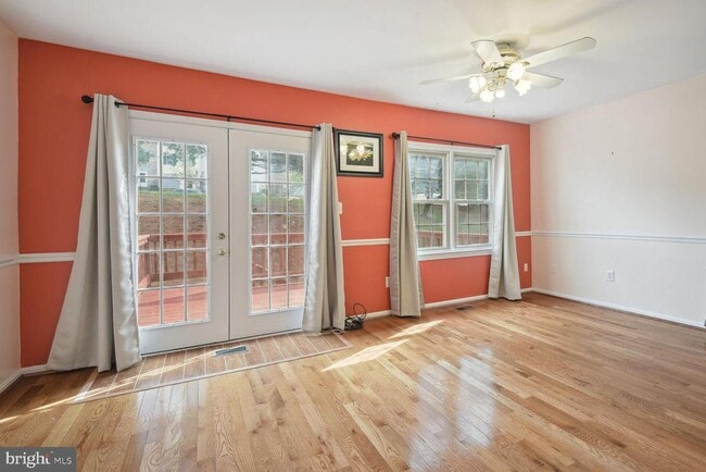 Building Photo - 3010 Mozart Dr