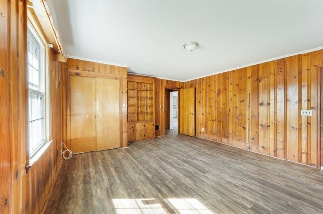 Building Photo - 228 Newcomb Dr