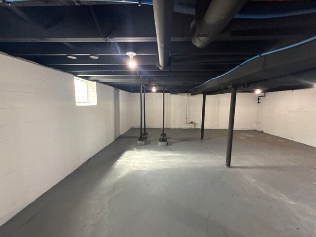 Building Photo - Freshly Renovated 4-Bedroom Home – Quality...
