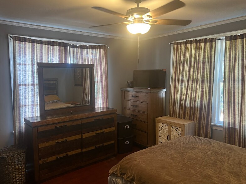 Building Photo - 219 S Panama St