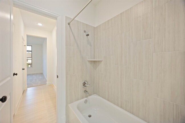 Building Photo - 2215 Falling Fig Ln